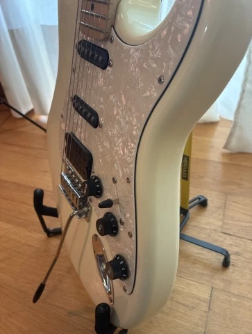 Swing Strat Style Electric Guitar