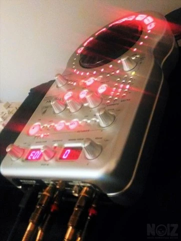 Behringer Effects Sampler DJ Console Con