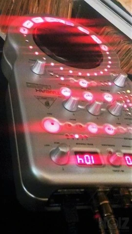 Behringer Effects Sampler DJ Console Con