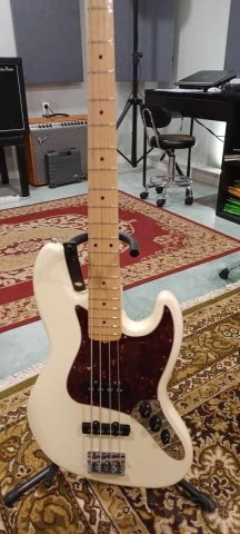 American Standard Jazz Bass with maple 