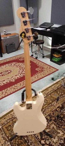 American Standard Jazz Bass with maple 