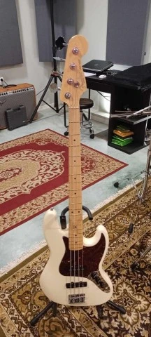 American Standard Jazz Bass with maple 