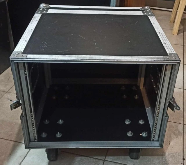 Rack Case 19΄΄ 8U με Ρόδες