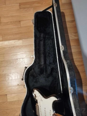 Fender black strato japan 1995 LEFTHAND