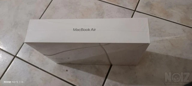 Apple MacBook Air Retina MGN63GR/A (Late