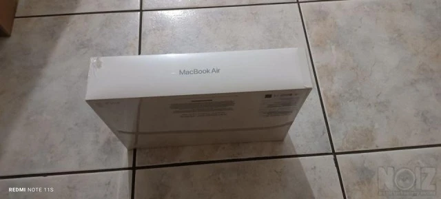 Apple MacBook Air Retina MGN63GR/A (Late