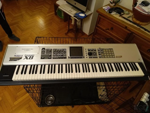 Roland Fantom X8