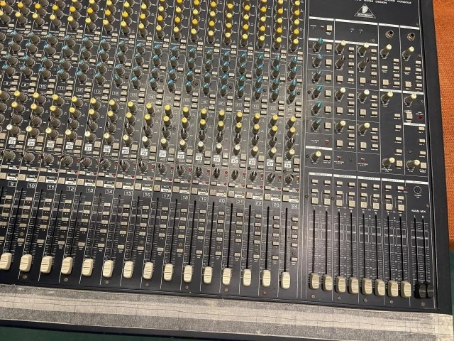 Behringer MX9000