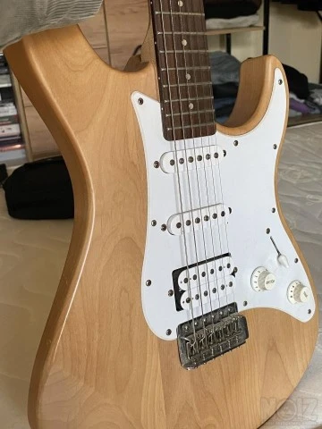 Yamaha Pacifica 112j