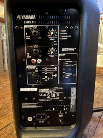 Yamaha DBR10 700W