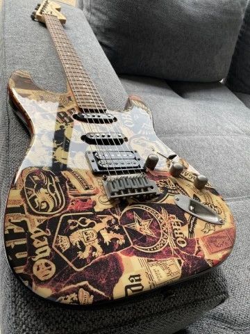 Squier OBEY Graphic Stratocaster HSS Col