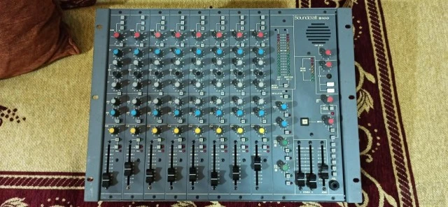 ΠΩΛΕΙΤΕ   ΚΟΝΣΟΛΑ  Soundcraft B 100  bro