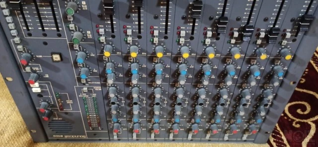 ΠΩΛΕΙΤΕ   ΚΟΝΣΟΛΑ  Soundcraft B 100  bro