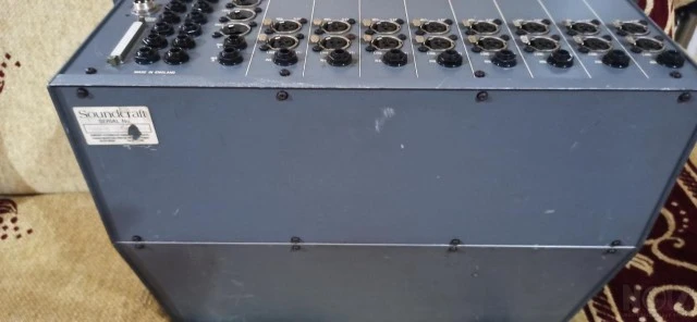 ΠΩΛΕΙΤΕ   ΚΟΝΣΟΛΑ  Soundcraft B 100  bro