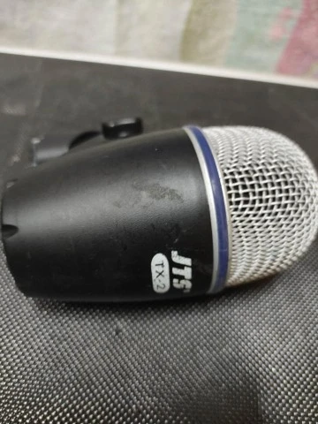 AKG C1000. Shure PG81