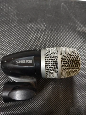 AKG C1000. Shure PG81