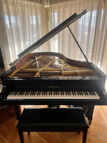 Πιανο  Yamaha C5