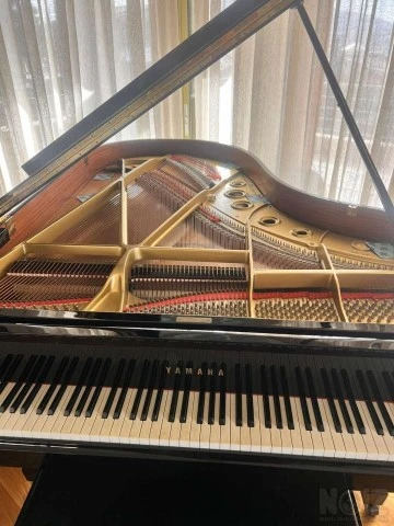 Πιανο  Yamaha C5