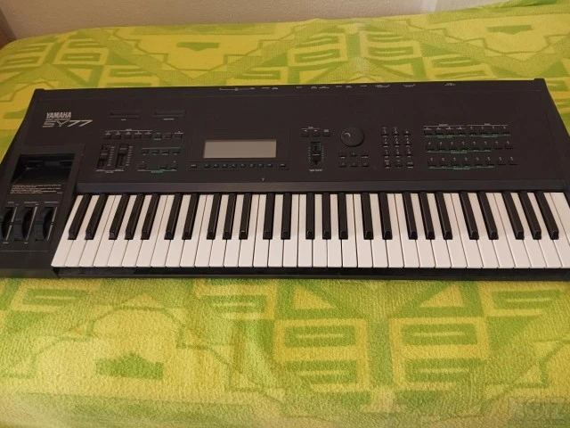 Συνθεσάιζερ Yamaha SY77