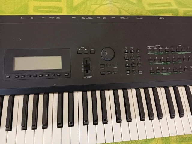 Συνθεσάιζερ Yamaha SY77