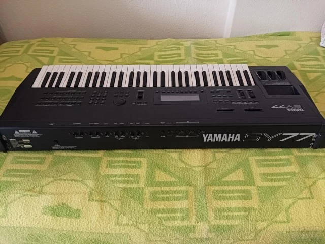 Συνθεσάιζερ Yamaha SY77