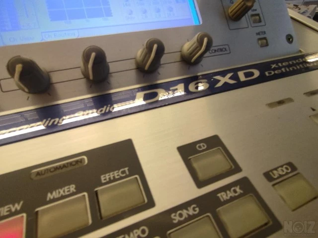 KORG Digital Recording Studio D16 XD κον