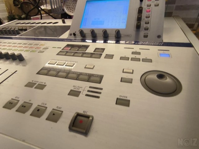 KORG Digital Recording Studio D16 XD κον