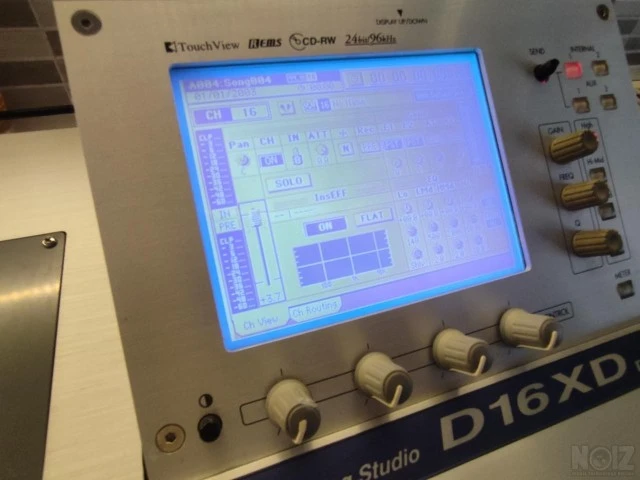 KORG Digital Recording Studio D16 XD κον