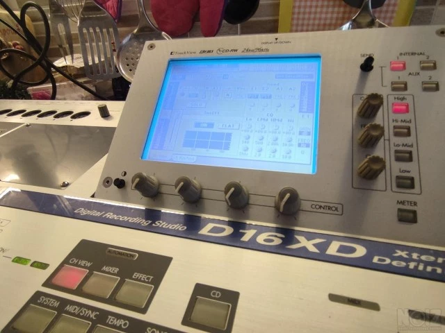 KORG Digital Recording Studio D16 XD κον