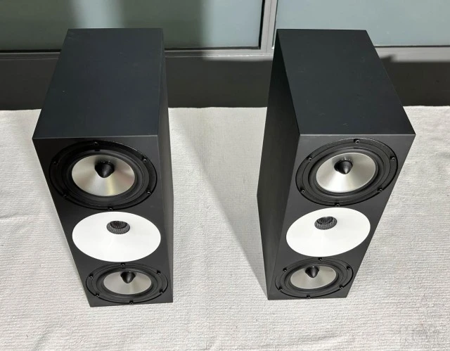 Amphion Two15