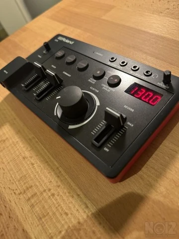 Roland Aira Compact E-4