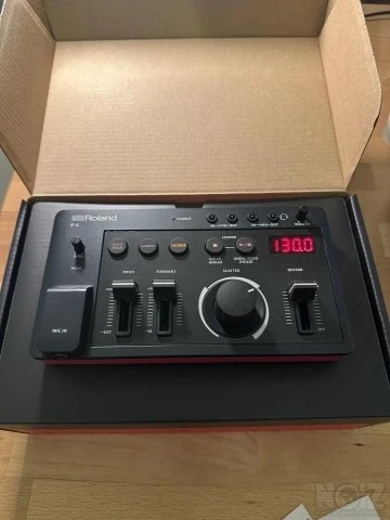 Roland Aira Compact E-4