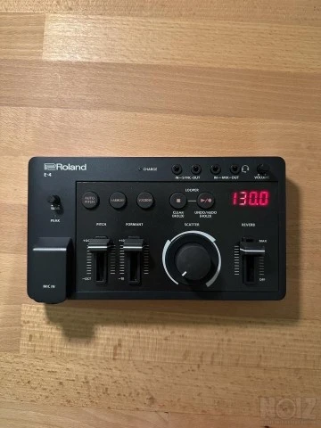 Roland Aira Compact E-4
