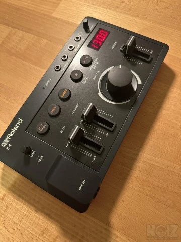 Roland Aira Compact E-4