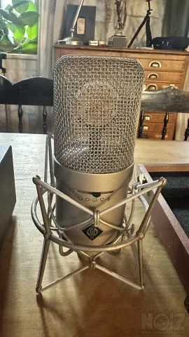 Neumann m149 - μικρόφωνο με λυχνία