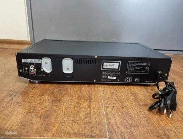 CD  Player  Sony   CDP - XE 520