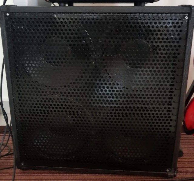 Καμπίνα κιθάρας 4x10 με celestion ηχεία