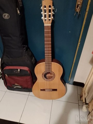Almansa Classic Guitar