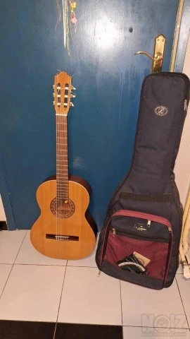 Almansa Classic Guitar