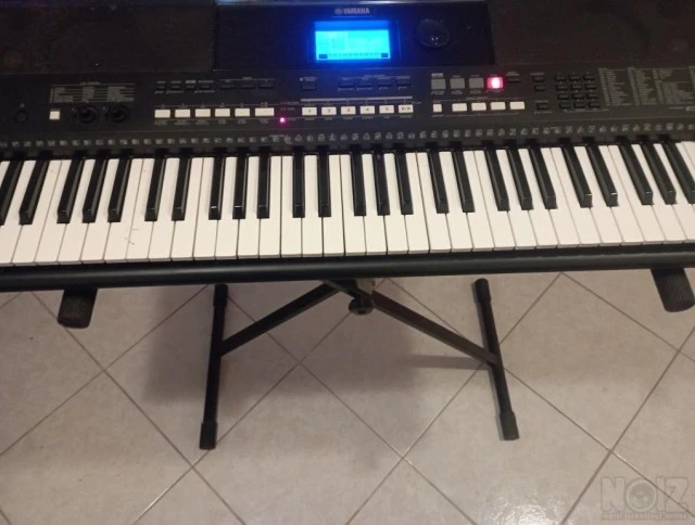 Yamaha PSR E433