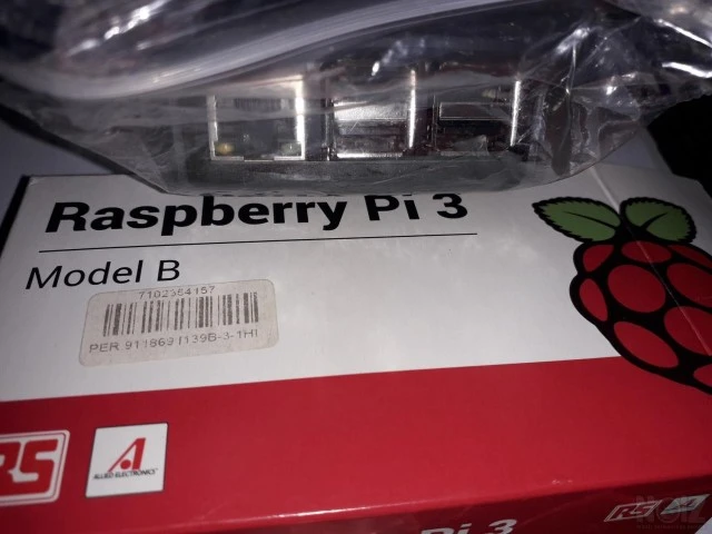 Raspberry Pi 3 Model B (cased)