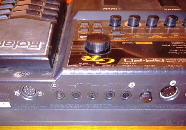 ROLAND  GR-20 μαζί με GK μαγνήτες