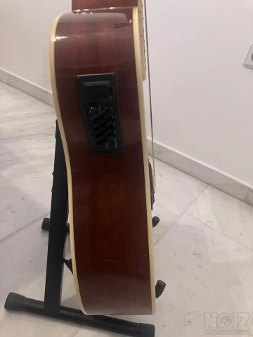 Κιθάρα με νέες χορδές 85Ε