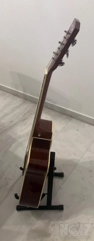 Κιθάρα με νέες χορδές 85Ε