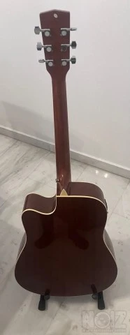 Κιθάρα με νέες χορδές 85Ε