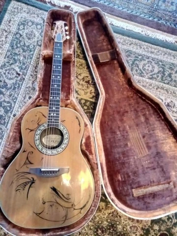 Ovation κιθάρα