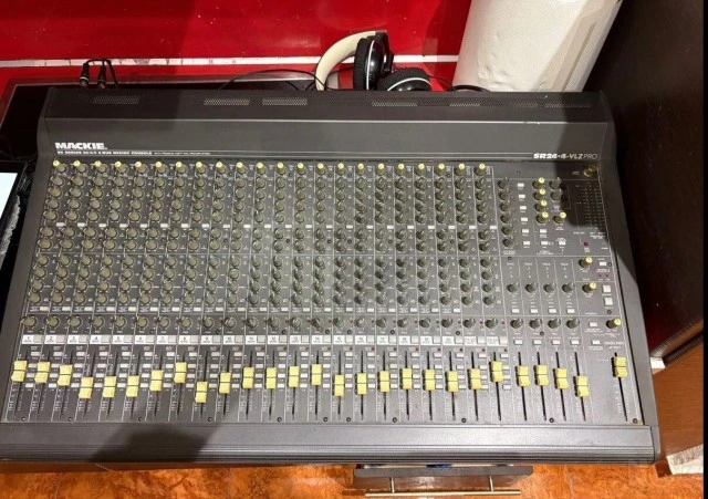 Mackie SR-24-4 VLZ PRO Preamp used from 