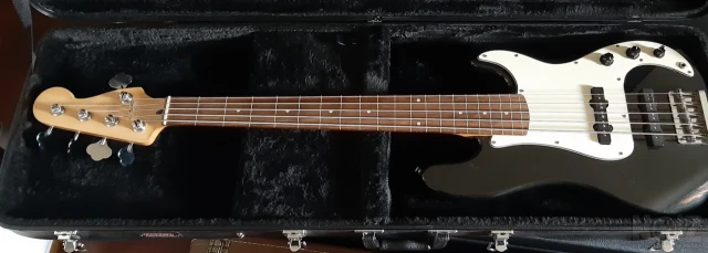 Squier bass αταστο 5χορδο του 2003 made 