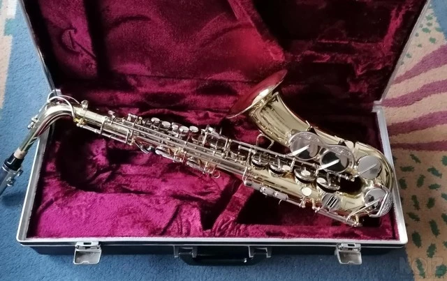 Σαξόφωνο B&H 400 Alto με θήκη
