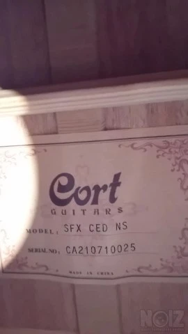 Ηλεκτρακουστική κιθάρα Cort